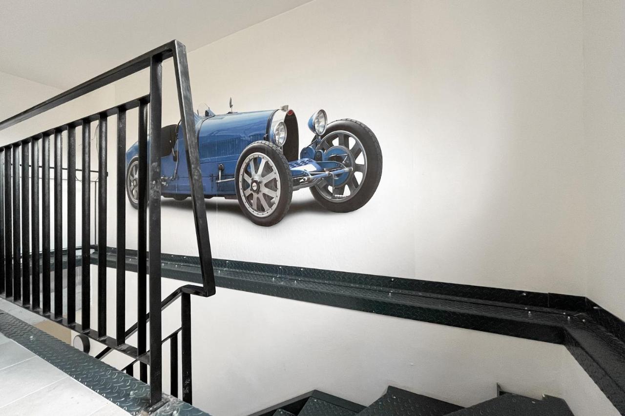 Hotel Double Red Cars Museum Brezno Ngoại thất bức ảnh